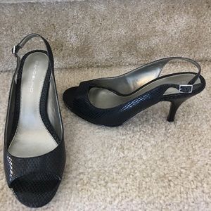 Bandolino black sling back shoes